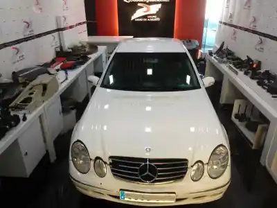 Veículo de Sucata mercedes-benz clase e (w211) e 400 cdi (211.028) do ano 2004 alimentado om646961