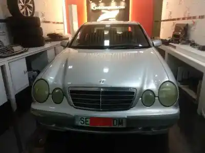 Veicolo di demolizione MERCEDES-BENZ CLASE E (W211) E 400 CDI (211.028) dell'anno 1999 alimentato OM611961