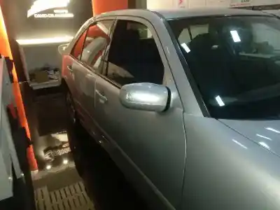 Veículo de Sucata mercedes-benz clase e (w211) e 400 cdi (211.028) do ano 1999 alimentado om611961