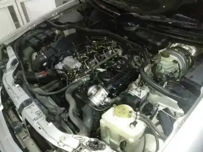 Veículo de Sucata mercedes-benz clase e (w211) e 400 cdi (211.028) do ano 1999 alimentado om611961