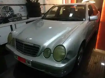 Veículo de Sucata mercedes-benz clase e (w211) e 400 cdi (211.028) do ano 1999 alimentado om611961