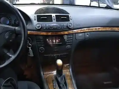 Veículo de Sucata mercedes-benz clase e (w211) e 400 cdi (211.028) do ano 2002 alimentado om648961