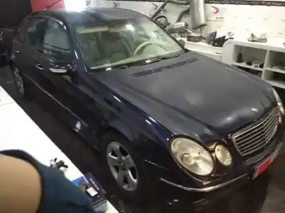 Veicolo di demolizione mercedes-benz clase e (w211) e 400 cdi (211.028) dell'anno 2003 alimentato om647961