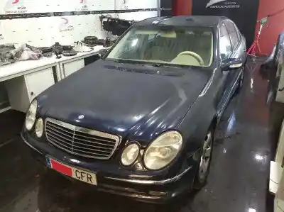 Veicolo di demolizione mercedes-benz clase e (w211) e 400 cdi (211.028) dell'anno 2003 alimentato om647961