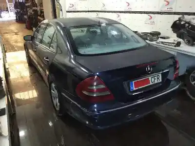 Veicolo di demolizione mercedes-benz clase e (w211) e 400 cdi (211.028) dell'anno 2003 alimentato om647961