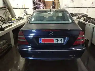 Veicolo di demolizione mercedes-benz clase e (w211) e 400 cdi (211.028) dell'anno 2003 alimentato om647961