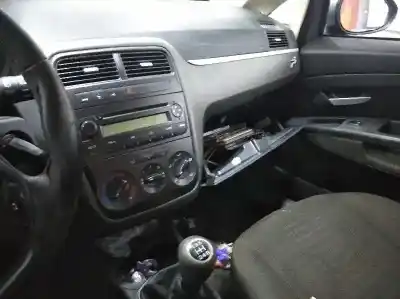 Veículo de Sucata fiat punto 199 lounge 12.11 12.15 do ano 2008 alimentado 