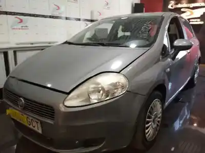 Veículo de Sucata fiat punto 199 lounge 12.11 12.15 do ano 2008 alimentado 