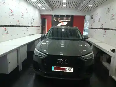 Veículo de Sucata AUDI Q3 (8UG) DFG do ano 2018 alimentado DFG