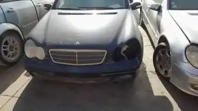 Veicolo di demolizione mercedes-benz clase c (bm 203) berlina d646963 dell'anno 1995 alimentato d646963