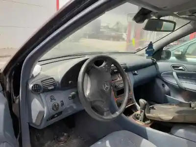 Veicolo di demolizione mercedes-benz clase c (bm 203) berlina d646963 dell'anno 1995 alimentato d646963