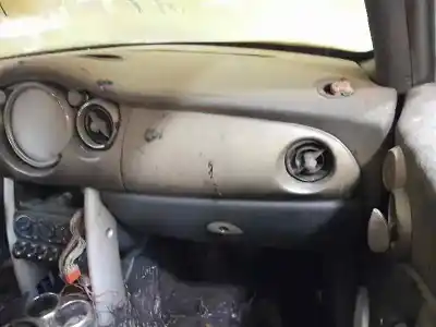 Scrapping Vehicle mini mini (r50,r53) cooper of the year 2006 powered w10b16a