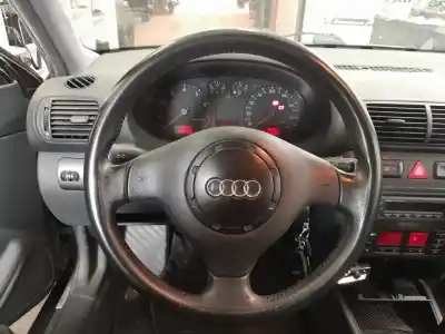Véhicule à la ferraille audi a3 (8l1) 1.6 de l'année 2000 alimenté akl