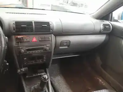 Véhicule à la ferraille audi a3 (8l1) 1.6 de l'année 2000 alimenté akl