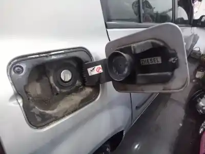 Здавання транспортного засобу renault megane ii caixa/combi (km_) 1.5 dci (km0f) року 2004 потужний k9k f7