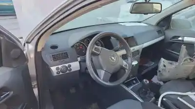 Veículo de Sucata opel astra h caravan * do ano 2005 alimentado 