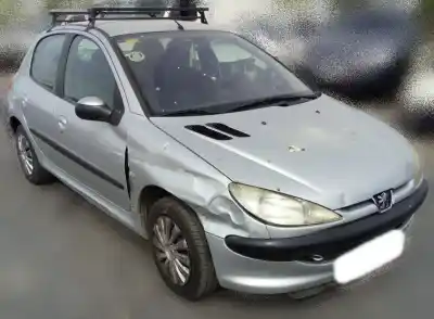 Véhicule à la ferraille PEUGEOT                                            206 BERLINA                                                                                                                                                                                                                                                1.4                                                                                                                                                                                                                                                        de l'année 2003 alimenté KFW
