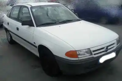 Sloopvoertuig OPEL                                               ASTRA F BERLINA                                                                                                                                                                                                                                            1.4 CAT (L48)                                                                                                                                                                                                                                              van het jaar 1994 aangedreven C14SE