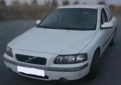 Veicolo di demolizione VOLVO S60 BERLINA 2.4 (125kW) dell'anno 2001 alimentato B5244S