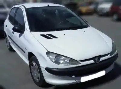 Véhicule à la ferraille peugeot                                            206 berlina                                                                                                                                                                                                                                                1.4 hdi                                                                                                                                                                                                                                                    de l'année 2002 alimenté 8hx