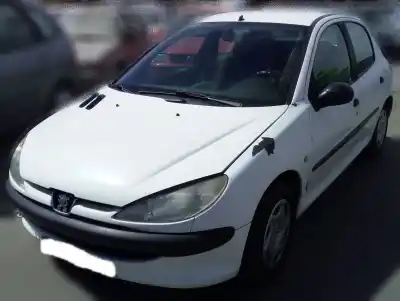 Véhicule à la ferraille peugeot                                            206 berlina                                                                                                                                                                                                                                                1.4 hdi                                                                                                                                                                                                                                                    de l'année 2002 alimenté 8hx