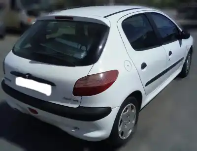 Véhicule à la ferraille peugeot                                            206 berlina                                                                                                                                                                                                                                                1.4 hdi                                                                                                                                                                                                                                                    de l'année 2002 alimenté 8hx