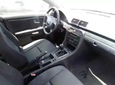 Veículo de Sucata audi a4 berlina (8e) 1.9 tdi (96kw) do ano 2002 alimentado awx