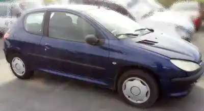 Véhicule à la ferraille PEUGEOT                                            206 BERLINA                                                                                                                                                                                                                                                1.4                                                                                                                                                                                                                                                        de l'année 2002 alimenté KFW