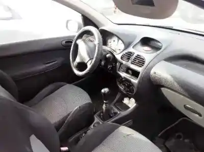 Veículo de Sucata peugeot 206 berlina 1.4 do ano 2002 alimentado kfw