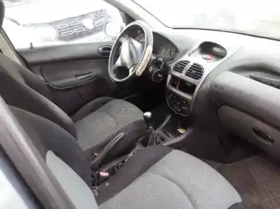 Veículo de Sucata peugeot 206 berlina 1.4 hdi do ano 2005 alimentado 8hz