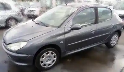 Veículo de Sucata peugeot 206 berlina 1.4 hdi do ano 2005 alimentado 8hz