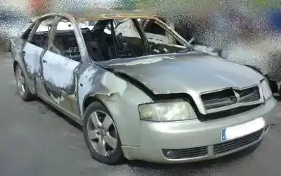 Veículo de Sucata AUDI A6 BERLINA (4B2) 2.5 TDI do ano 2003 alimentado BCZ