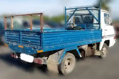 Véhicule à la ferraille nissan                                             trade                                                                                                                                                                                                                                                      2.8d                                                                                                                                                                                                                                                       de l'année 1990 alimenté a428