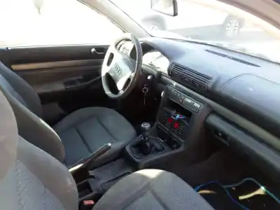 Véhicule à la ferraille audi a4 avant (b5) 1.8 de l'année 1997 alimenté adr