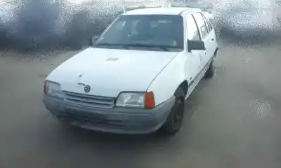 Vehicul casat opel kadett e 1.6 al anului 1990 alimentat 16 sv