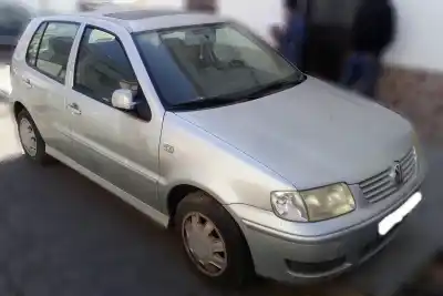 Véhicule à la ferraille volkswagen polo berlina (6n2) 1.4 16v de l'année 2001 alimenté aua