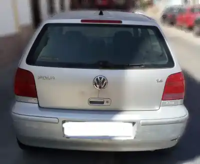 Véhicule à la ferraille volkswagen polo berlina (6n2) 1.4 16v de l'année 2001 alimenté aua
