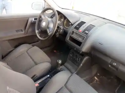 Véhicule à la ferraille volkswagen polo berlina (6n2) 1.4 16v de l'année 2001 alimenté aua