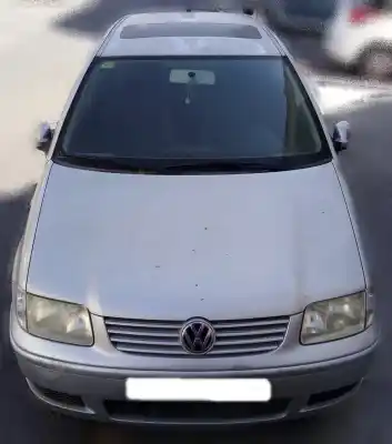 Véhicule à la ferraille volkswagen polo berlina (6n2) 1.4 16v de l'année 2001 alimenté aua