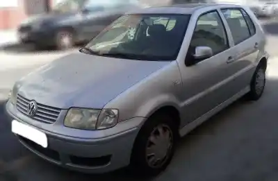 Véhicule à la ferraille volkswagen polo berlina (6n2) 1.4 16v de l'année 2001 alimenté aua