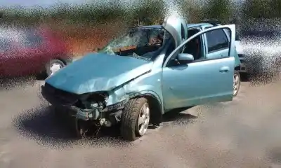 Véhicule à la ferraille opel corsa c (x01) 1.2 twinport (f08 f68) de l'année 2005 alimenté z12xep