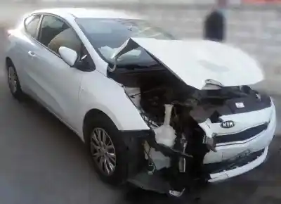 Veicolo di demolizione kia cee´d (jd) 1.4 cvvt dell'anno 2015 alimentato g4fa