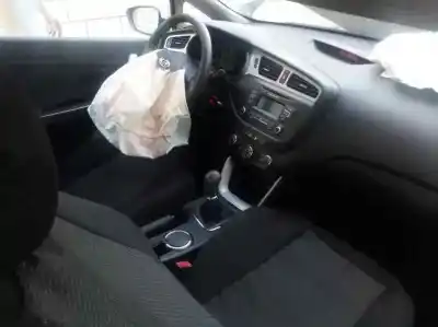 Veicolo di demolizione kia cee´d (jd) 1.4 cvvt dell'anno 2015 alimentato g4fa