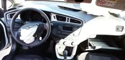 Veicolo di demolizione kia cee´d (jd) 1.4 cvvt dell'anno 2015 alimentato g4fa