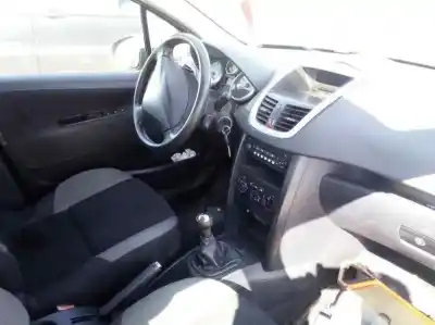 Veicolo di demolizione peugeot 207 1.4 hdi dell'anno 2006 alimentato 8hz