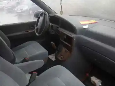 Veicolo di demolizione kia carnival i (up) 2.9 tdi dell'anno 2001 alimentato j3