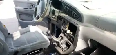 Veicolo di demolizione kia carnival i (up) 2.9 tdi dell'anno 2000 alimentato j3