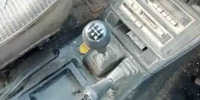 Véhicule à la ferraille mitsubishi montero (l040) 2.5 turbodiesel de l'année 1988 alimenté 4d56