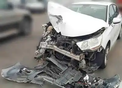 Veículo de Sucata citroen c4 lim. 1.6 hdi fap do ano 2013 alimentado 9h06