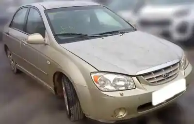 Veicolo di demolizione KIA CERATO 1.6 LX Berlina dell'anno 2004 alimentato G4ED
